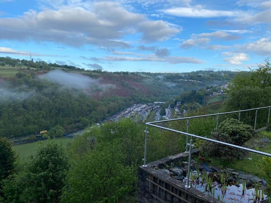 The Crest Hillside Retreat With Hot Tub Villa Abertillery Exterior photo